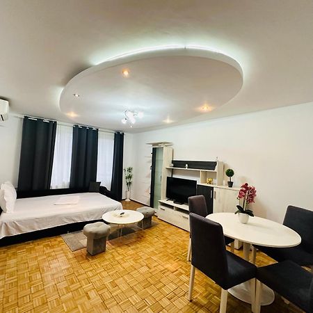 Chic Comfort 1Bdr With Landmark View - Concerthall Bucarest Extérieur photo