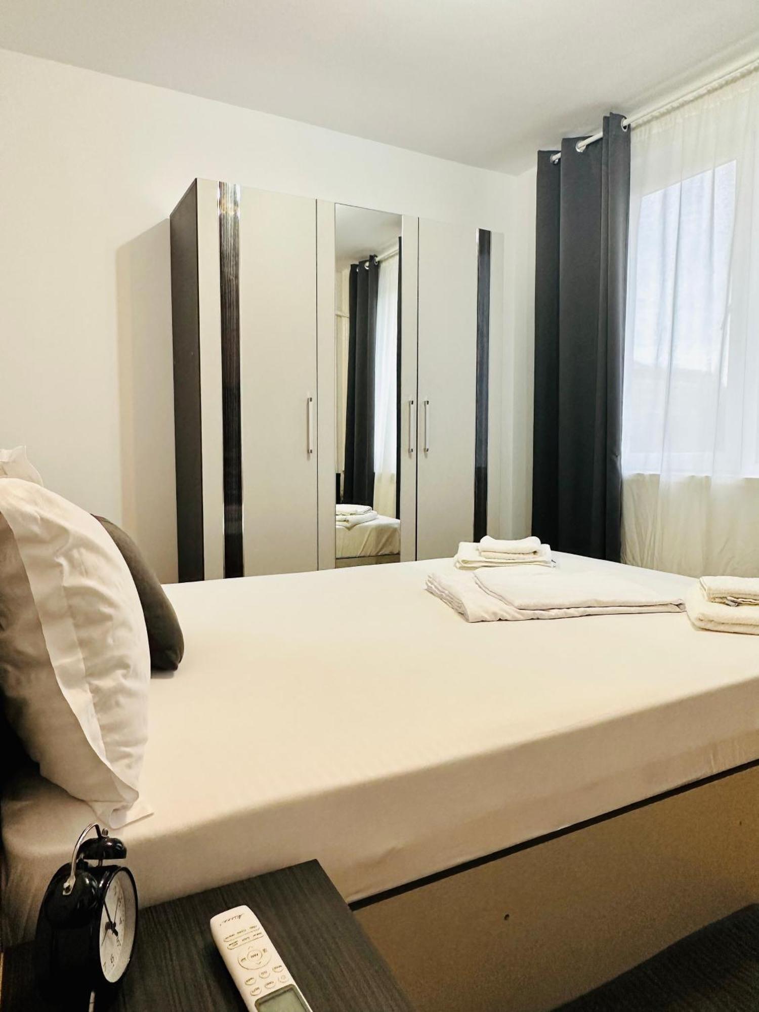 Chic Comfort 1Bdr With Landmark View - Concerthall Bucarest Extérieur photo