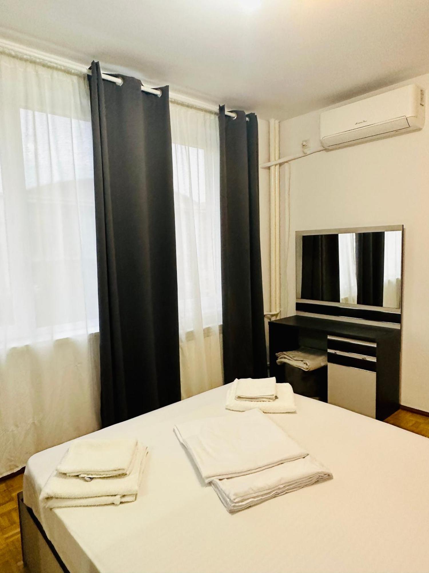 Chic Comfort 1Bdr With Landmark View - Concerthall Bucarest Extérieur photo