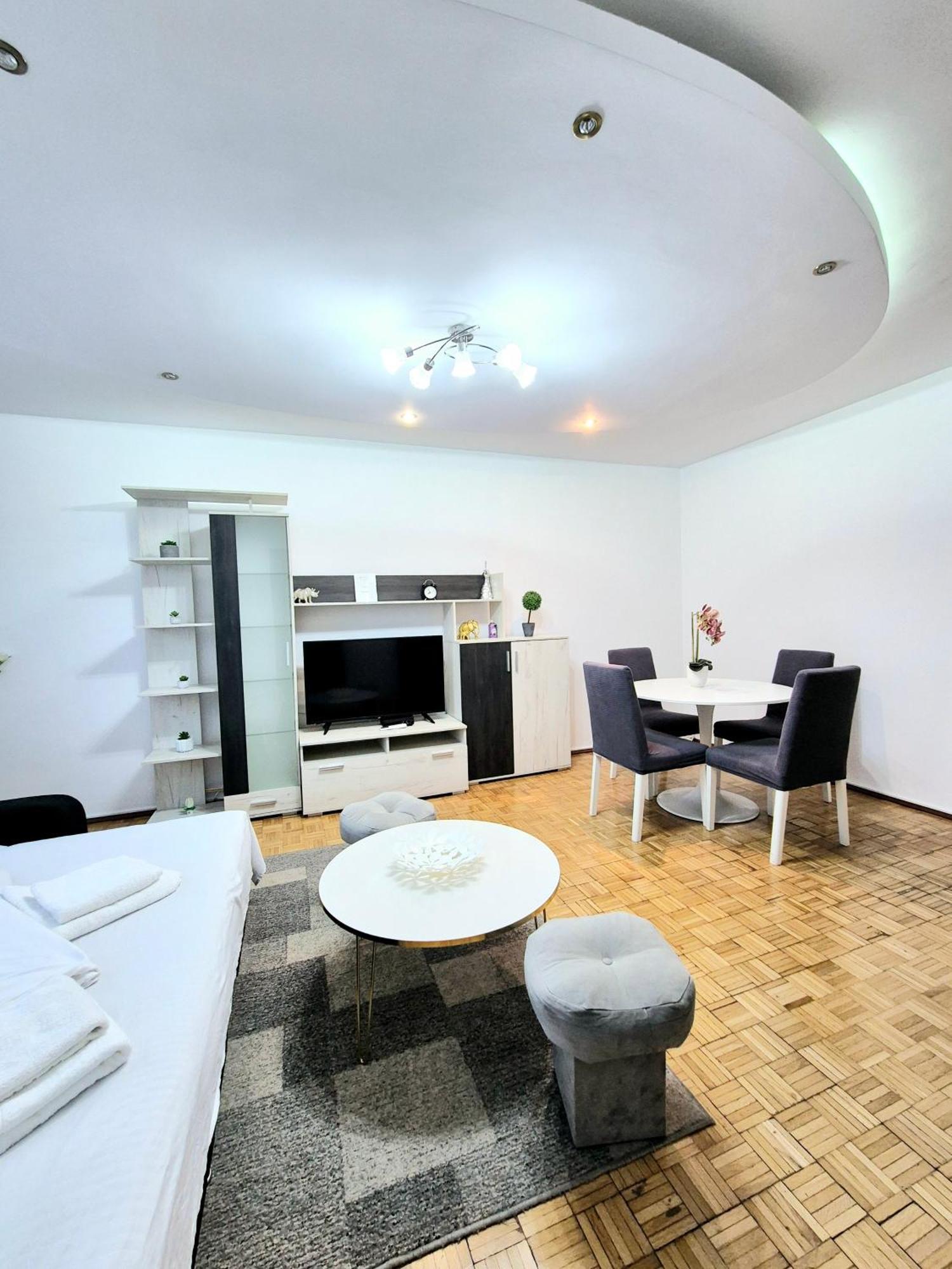 Chic Comfort 1Bdr With Landmark View - Concerthall Bucarest Extérieur photo