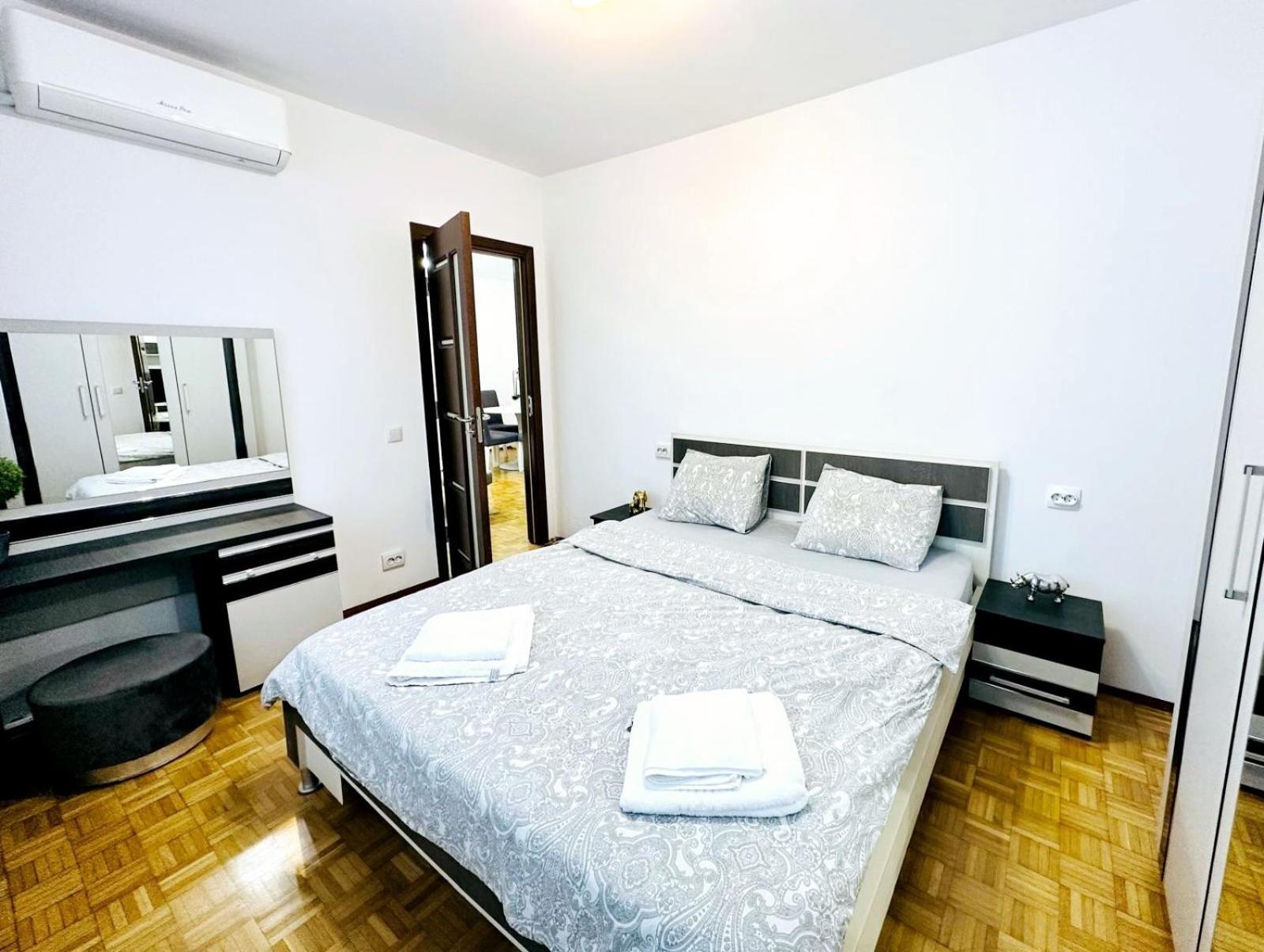 Chic Comfort 1Bdr With Landmark View - Concerthall Bucarest Extérieur photo