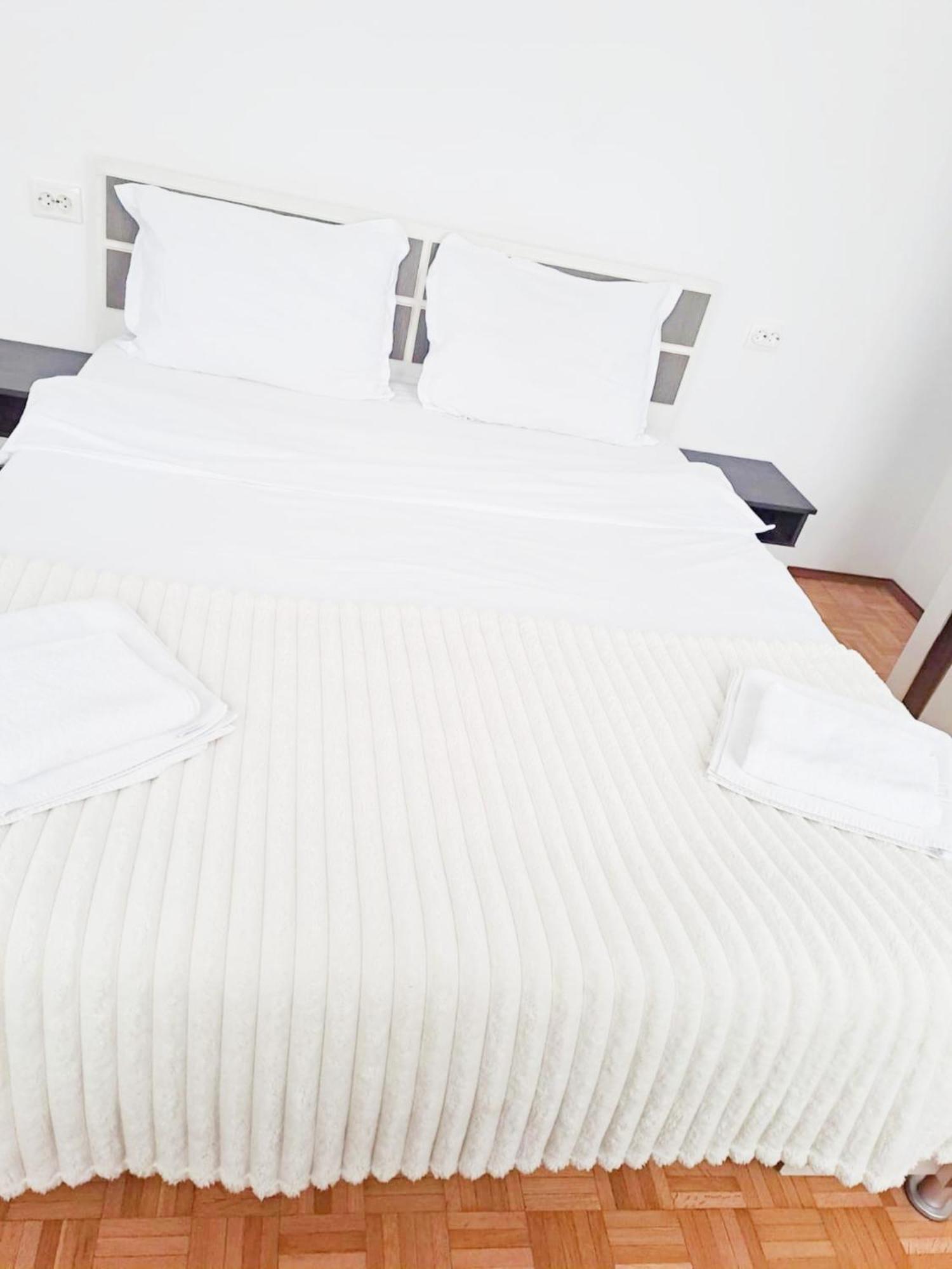 Chic Comfort 1Bdr With Landmark View - Concerthall Bucarest Extérieur photo