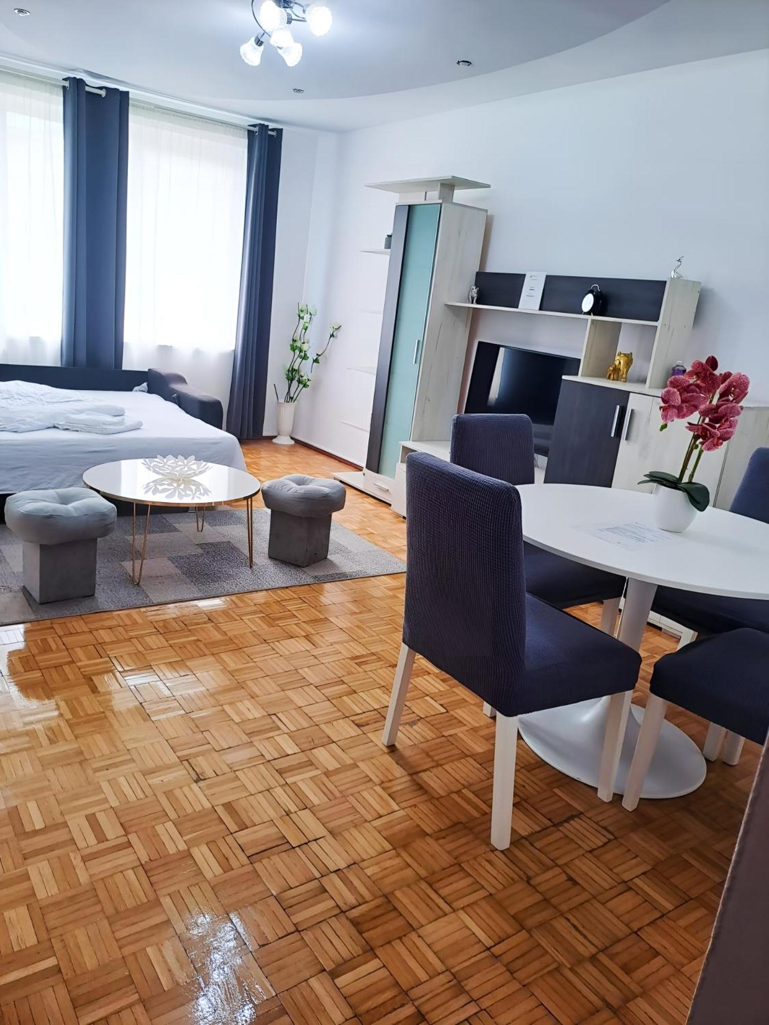 Chic Comfort 1Bdr With Landmark View - Concerthall Bucarest Extérieur photo